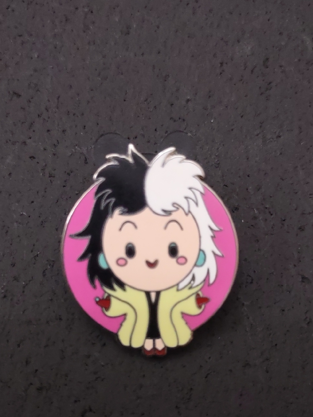 World Of Evil (Cruella De Vil) 1 Inch New Never Put On Pin Board